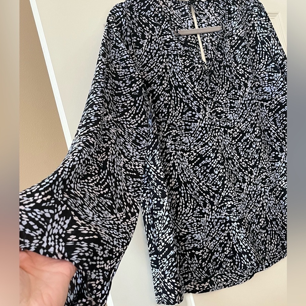 LUSH Black & White 3/4 Sleeve Polyester Blouse Women’s Size Medium - Picture 11 of 16